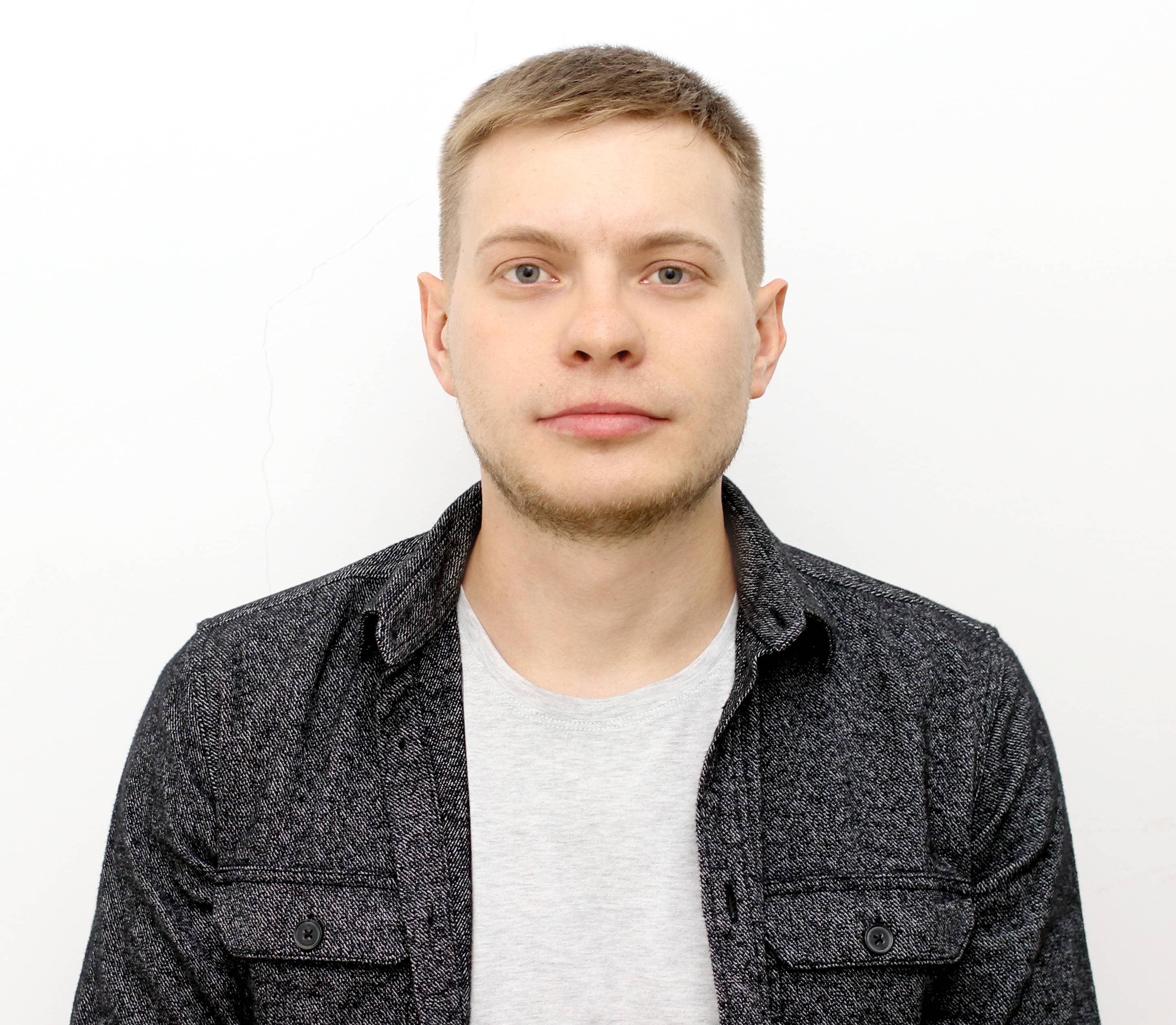 Николай Леонов